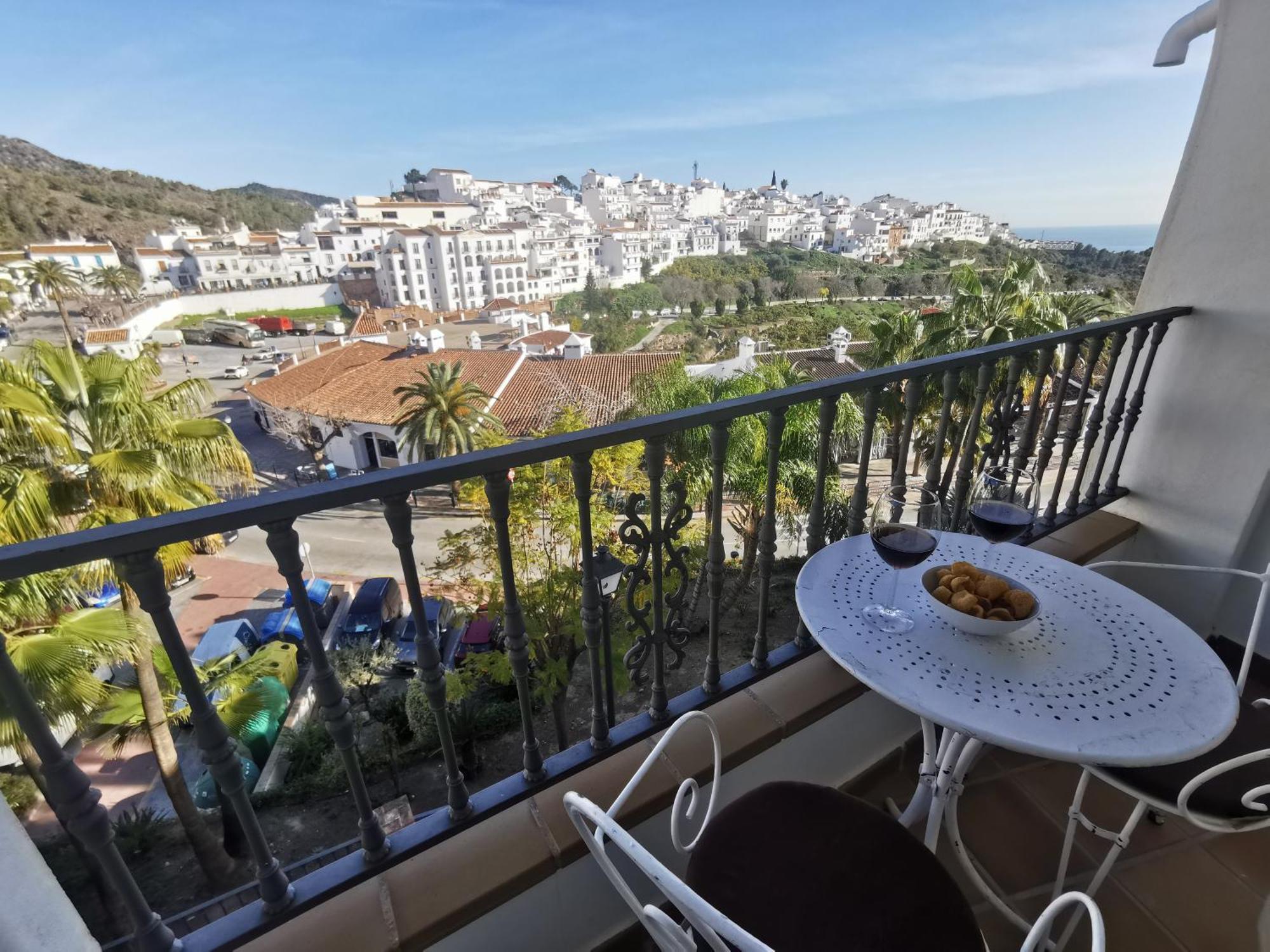 פריחיליאנה Apartamento Maria Platero Centrico Y Con Las Mejores Vistas Del Casco Antiguo La Montana Y El Mar Mediterraneo מראה חיצוני תמונה